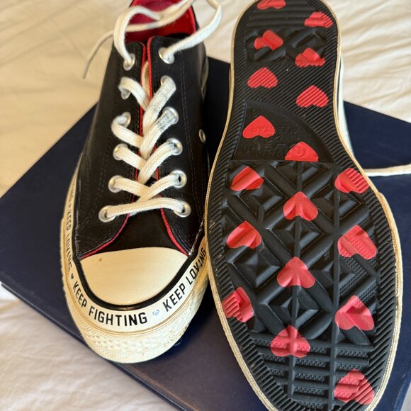 Women's Chuck Taylor Heart Sneakers - Picture 4 of 4